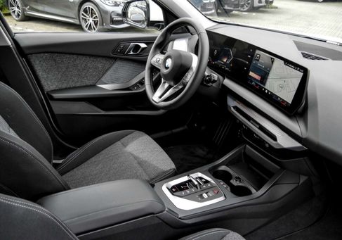 BMW 120, 2025