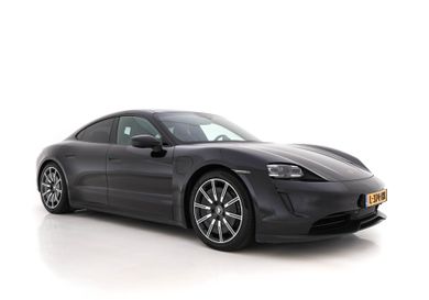 Porsche Taycan, 2021