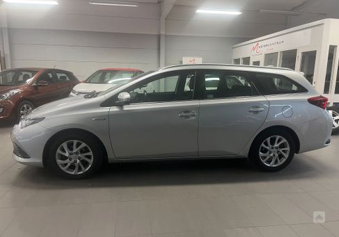 Toyota Auris Touring Sports, 2016