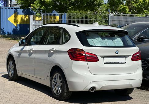 BMW 216, 2020 3