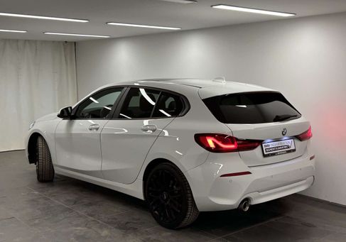 BMW 118, 2021