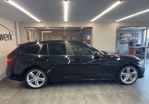 BMW 318, 2022