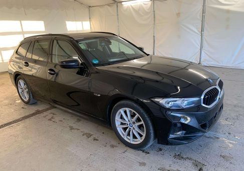 BMW 330, 2022
