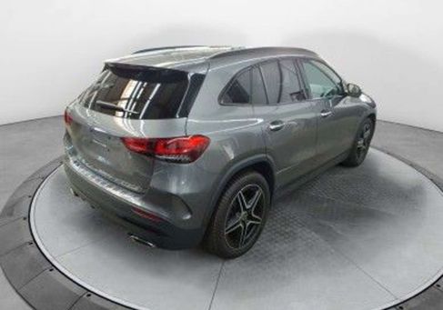 Mercedes-Benz GLA 200, 2021