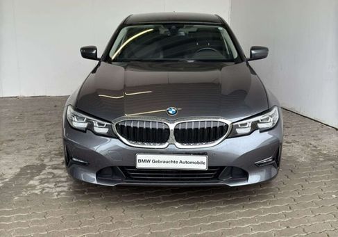 BMW 318, 2022