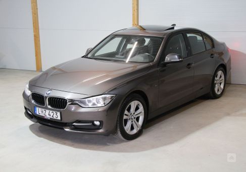 BMW 320, 2012