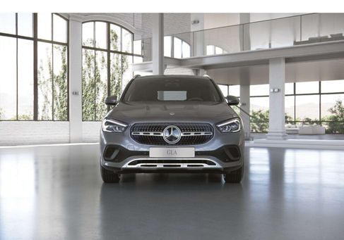Mercedes-Benz GLA 200, 2021