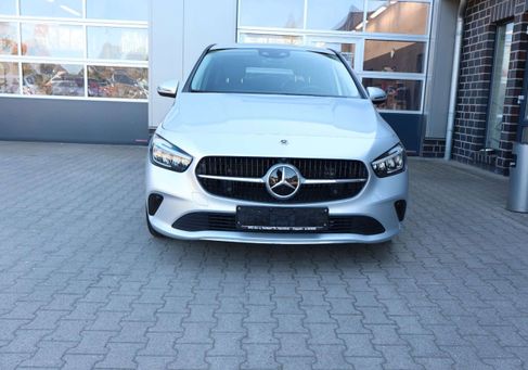Mercedes-Benz B 220, 2023