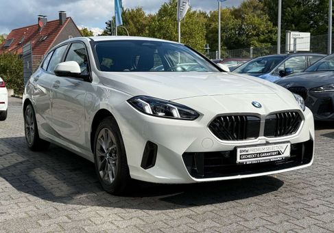 BMW 120, 2025 3
