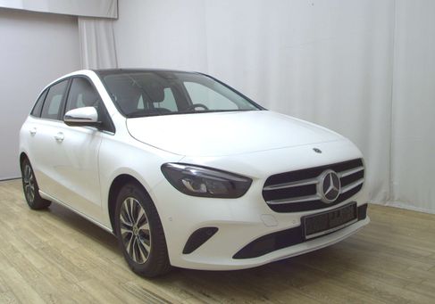 Mercedes-Benz B 180, 2022