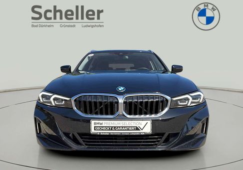 BMW 330, 2023