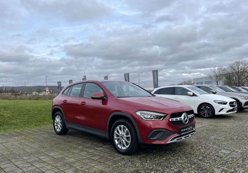 Mercedes-Benz GLA 200, 2020