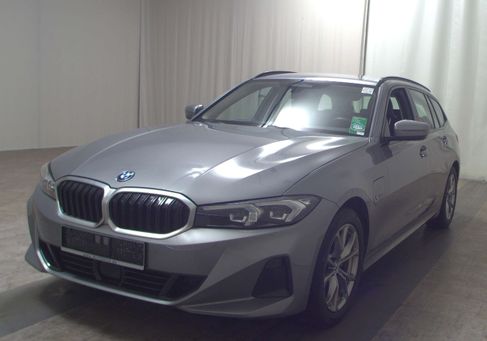 BMW 330, 2023