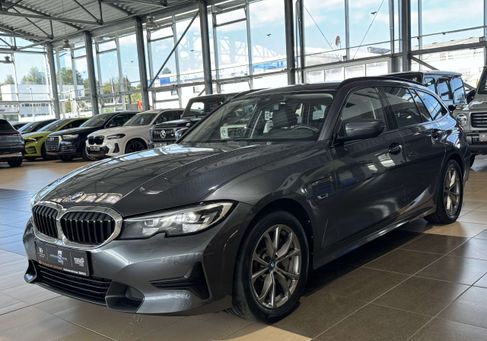 BMW 330, 2022 3