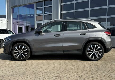 Mercedes-Benz GLA 180, 2021