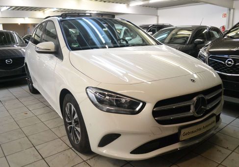 Mercedes-Benz B 180, 2022