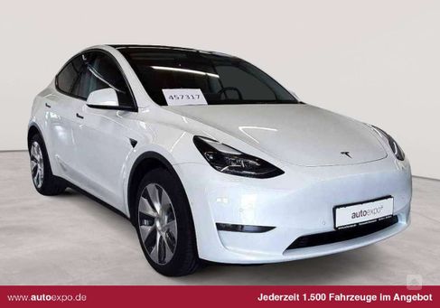 Tesla Model Y, 2022