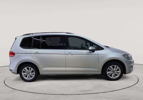 Volkswagen Touran, 2021 3