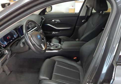 BMW 330, 2022