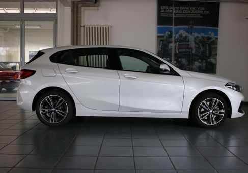BMW 118, 2023
