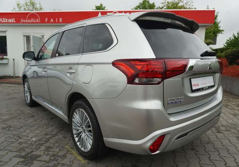 Mitsubishi Outlander, 2020