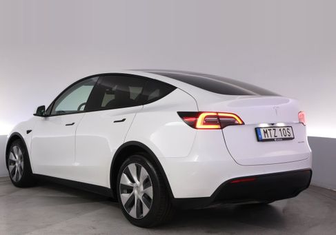 Tesla Model Y, 2022 3