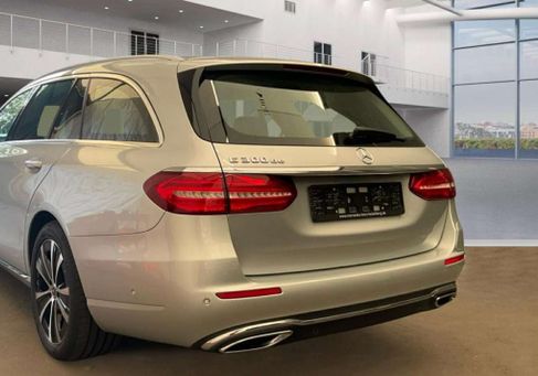 Mercedes-Benz E 300, 2019 3