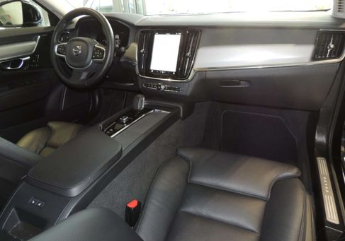 Volvo V90, 2022