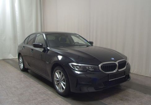 BMW 330, 2021