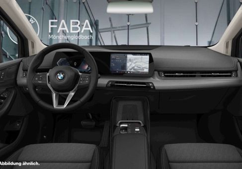 BMW 220, 2025 3