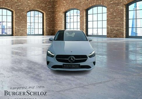 Mercedes-Benz B 200, 2025