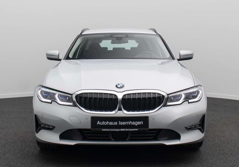 BMW 330, 2021