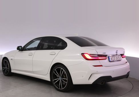 BMW 330, 2022