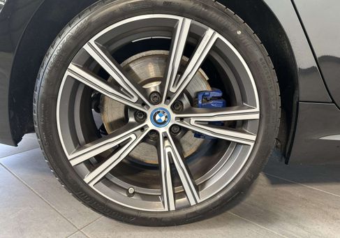 BMW 330, 2022