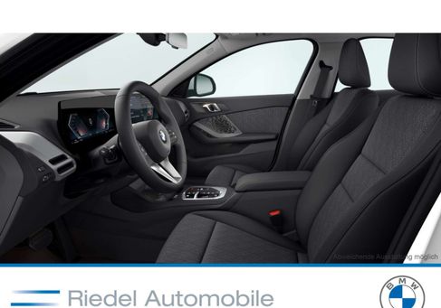 BMW 114, 2025