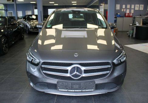 Mercedes-Benz B 180, 2022
