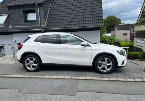 Mercedes-Benz GLA 200, 2019