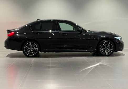 BMW 330, 2025