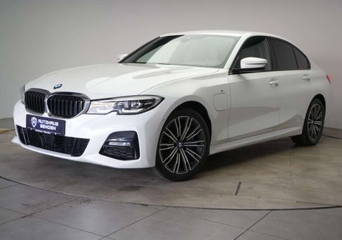 BMW 330, 2021 3