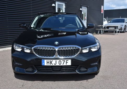 BMW 330, 2021