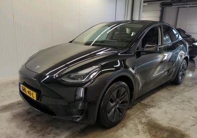 Tesla Model Y, 2024