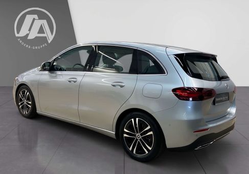 Mercedes-Benz B 200, 2025