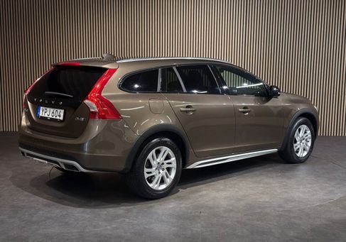 Volvo V60 Cross Country, 2018