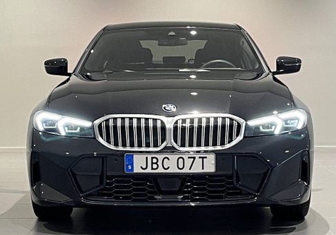 BMW 330, 2025 2