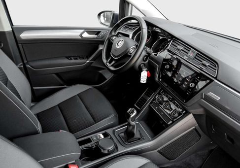 Volkswagen Touran, 2021 3