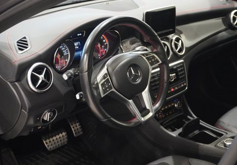 Mercedes-Benz GLA 220, 2015