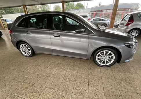 Mercedes-Benz B 180, 2019 3