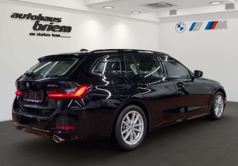 BMW 330, 2022