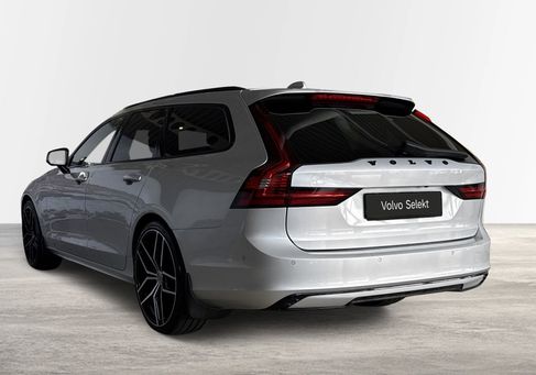 Volvo V90, 2022