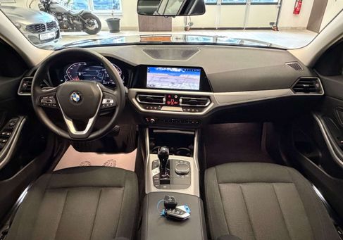 BMW 318, 2022 3